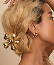 Load image into Gallery viewer, Gold Flower Hair Clip
