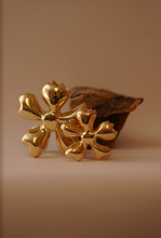 Load image into Gallery viewer, Gold Flower Hair Clip
