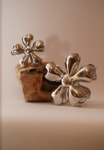 Load image into Gallery viewer, Silver Flower Hair Clip
